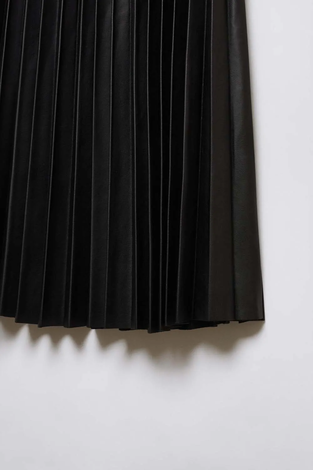 Satin-effect pleated midi-skirt